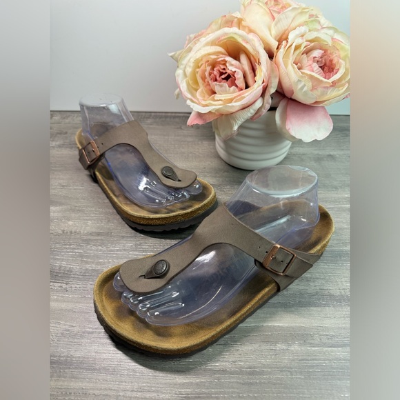 Birkenstock Shoes - Birkenstock Gizeh Womens size 7.5-8/EU38 sandals EUC